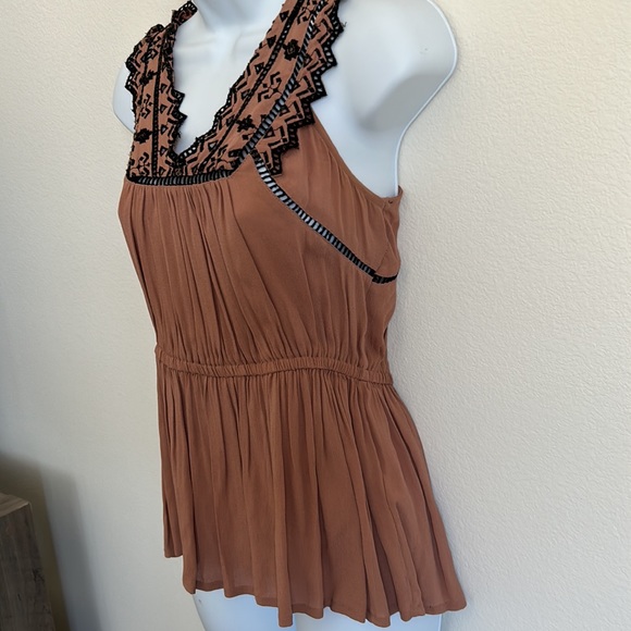 Ruched Autumn 🍂 Waist Embroidered Blouse - Picture 4 of 9